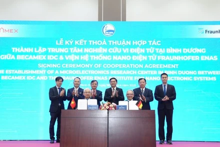 Ký kết thỏa thuận hợp tác giữa Viện Hệ thống Nano Điện tử Fraunhofer ENAS và Tổng công ty Becamex IDC nhằm thành lập Trung tâm nghiên cứu vi điện tử tại Bình Dương. 