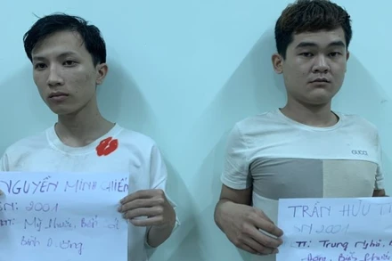 Đối tượng Nguyễn Minh Chiến và Trần Hữu Tiến bị tạm giữ.