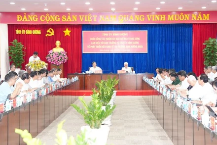 Toàn cảnh buổi làm việc.