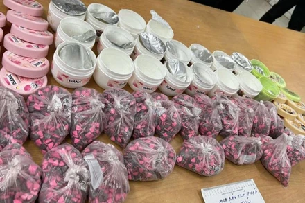 Số lượng lớn ma túy mà đối tượng Đoàn Vũ Anh Hoàng đang vận chuyển bị bắt quả tang.