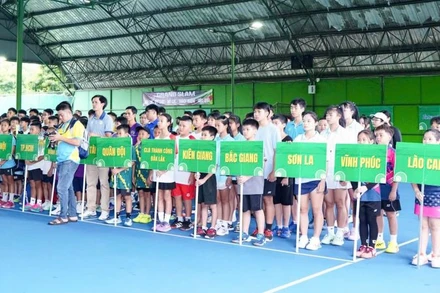 Hơn 400 vận động viên đến từ 17 đơn vị, địa phương trên cả nước tham dự giải.