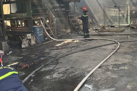 Lực lượng Cảnh sát Phòng cháy chữa cháy và Cứu nạn cứu hộ tại hiện trường. 