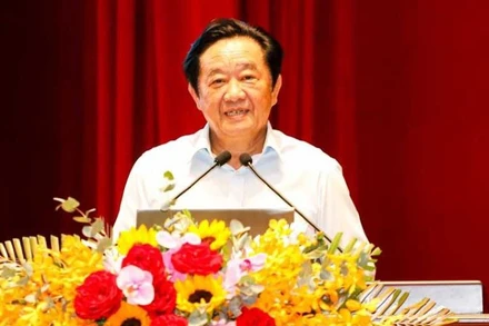 Tiến sĩ Nguyễn Hoàng Thao, Phó Bí thư Thường trực Tỉnh ủy Bình Dương phát biểu ý kiến tại hội nghị.