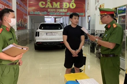 Tạm giữ đối tượng Nguyễn Văn Mạnh cầm đầu nhóm đối tượng cho vay lãi nặng. 