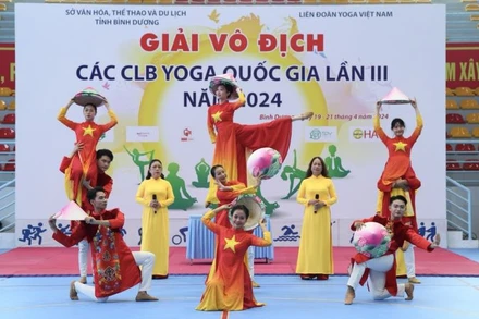 Biểu diễn văn nghệ chào mừng tại Lễ khai mạc giải.