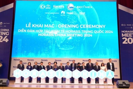 Phó Thủ tướng Chính phủ Trần Hồng Hà và các đại biểu thực hiện nghi thức khai mạc Diễn đàn hợp tác kinh tế Horasis Trung Quốc 2024. 