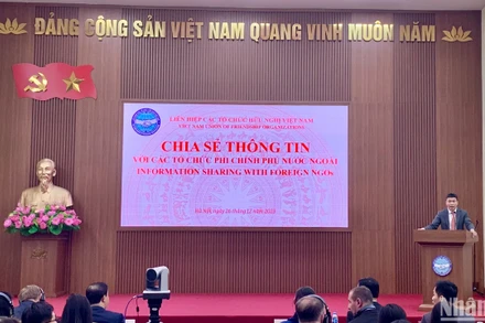 Chủ tịch VUFO, Phó Chủ nhiệm Ủy ban công tác về các tổ chức phi chính phủ nước ngoài Phan Anh Sơn chia sẻ thông tin tại sự kiện.