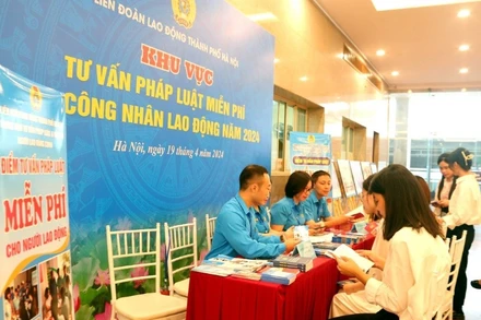 Tư vấn pháp luật miễn phí cho công nhân, người lao động tại Cung Văn hóa Lao động hữu nghị Việt Xô.
