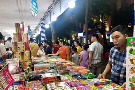 Hội sách Hà Nội được đông đảo người dân quan tâm, yêu thích. 