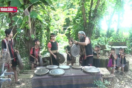 Người giữ lửa cồng chiêng Ba Na