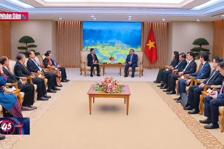 Thủ tướng tiếp Chủ tịch Ủy ban Trung ương Mặt trận Lào xây dựng đất nước