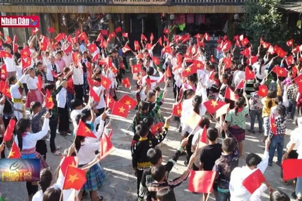 Lễ Chào cờ trên đỉnh Suối Giàng kỷ niệm 78 năm Quốc khánh