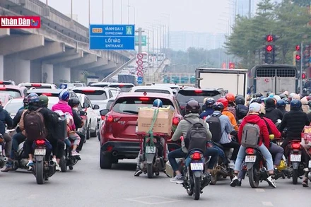 Người dân rời Thủ đô về quê ăn Tết