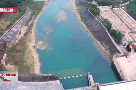 Nắng nóng kéo dài, hồ Thác Bà dưới mực nước chết