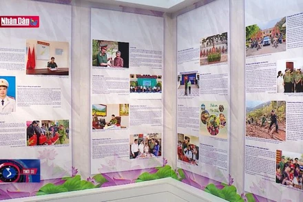 Khai mạc triển lãm ''Những tấm gương bình dị và cao quý''