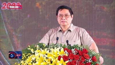 Thủ tướng: Chung sức đồng lòng, vượt nắng thắng mưa để hoàn thành dự án