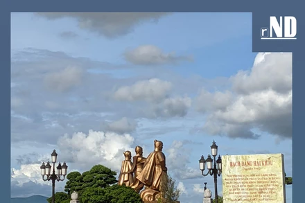 Sóng đỏ sông Đằng