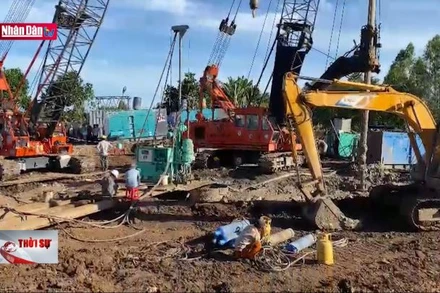 Dự kiến hôm nay 4/1 sẽ rút được ống bê-tông nơi bé trai gặp nạn