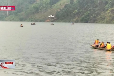 Lật thuyền trên sông Lô khiến 3 người mất tích