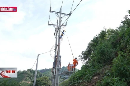Bản nghèo Sài Khao đón ánh điện trong ngày Tết Độc lập 2-9