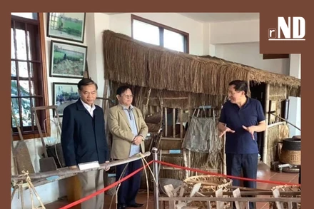 Những cây cầu thấm đẫm tình yêu xứ sở