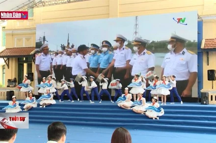 Sôi động ngày hội ''Tự hào biển đảo quê hương'' của học sinh Hà Nội