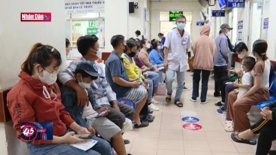 Nhiều người bị biến chứng vì tự chữa đau mắt đỏ