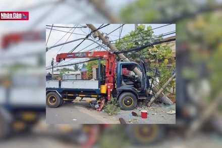 Xe tải mất lái gây tai nạn làm 2 người tử vong, hơn 6.450 hộ dân mất điện