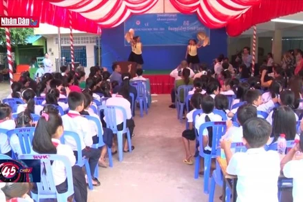 Trẻ em gốc Việt Nam tại Campuchia tích cực học tiếng mẹ đẻ