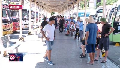 Bến xe tấp nập người dân trở lại Thủ đô sau 2/9