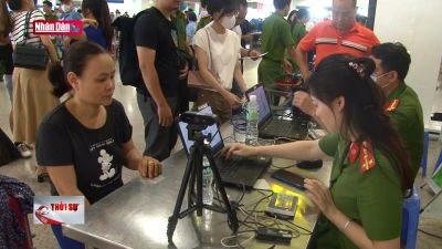 Hỗ trợ kích hoạt tài khoản định danh điện tử ở sân bay Nội Bài