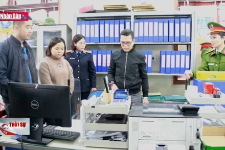 Bắt Giám đốc và phó Giám đốc Trung tâm Đăng kiểm xe cơ giới Nghệ An