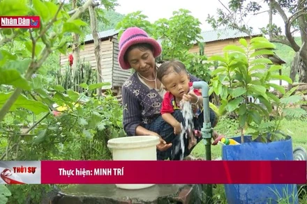 Người dân phấn khởi khi nước sạch về với buôn làng