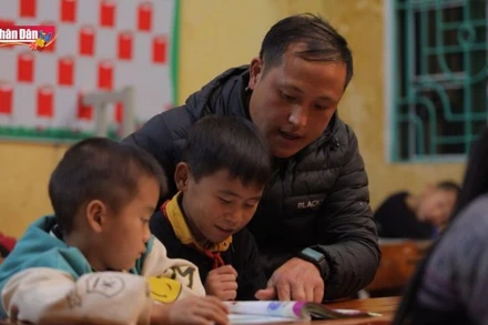 Đổi thanh xuân gieo mầm con chữ