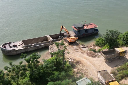 Bến thủy nội địa của Công ty trách nhiệm hữu hạn Thường Xuyên, xã Hùng Lô, thành phố Việt trì, tỉnh Phú Thọ bị xử phạt do hết thời gian hoạt động.