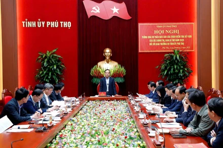 Đồng chí Trần Lưu Quang phát biểu ý kiến tại buổi làm việc với Ban Thường vụ Tỉnh ủy Phú Thọ.