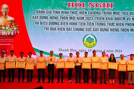 Tỉnh Thanh Hóa khen thưởng các tập thể tiên tiến trong xây dựng nông thôn mới.