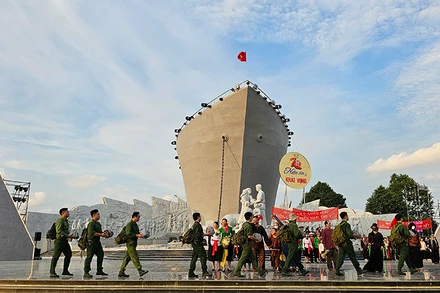 Tái hiện hình ảnh Thanh Hóa đón chuyến tàu cùng lực lượng tập kết ra bắc.