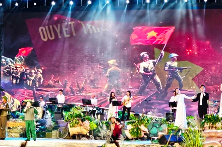 Quân dân chung khúc khải hoàn "Chiến thắng Điện Biên".