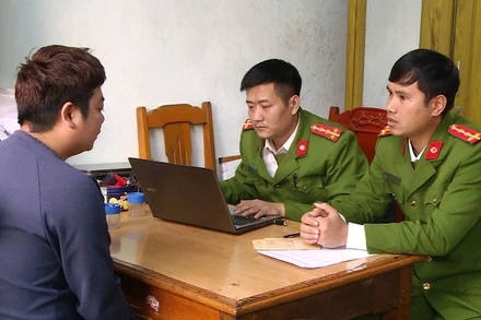 Công an làm việc với lái xe Nguyễn Văn Thành.