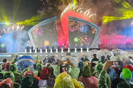 Lễ khánh thành Khu lưu niệm đồng bào, cán bộ, chiến sĩ, học sinh miền nam tập kết ra bắc ở thành phố Sầm Sơn.