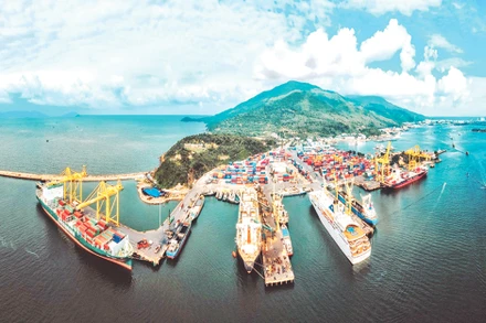 Cảng Đà Nẵng - cửa ngõ giao thương hàng hải cho miền trung-Tây Nguyên và quốc tế.