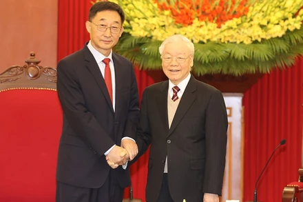 Tổng Bí thư Nguyễn Phú Trọng tiếp đồng chí Lưu Ninh, Bí thư Đảng ủy Khu tự trị dân tộc Choang Quảng Tây, Trung Quốc. (Ảnh: TTXVN)