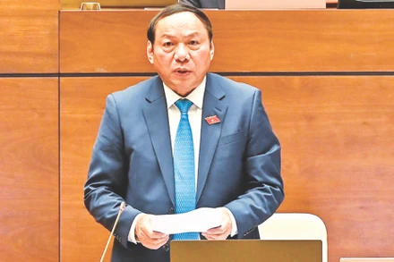 Bộ trưởng Văn hóa, Thể thao và Du lịch Nguyễn Văn Hùng.