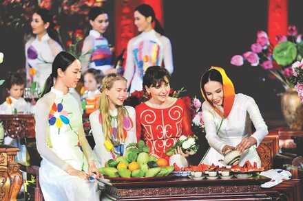 Các giá trị truyền thống tốt đẹp là bệ đỡ cho hệ giá trị con người Việt Nam mới.Ảnh: Thanh Giang