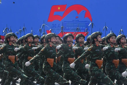 Khối nữ Sĩ quan Thông tin liên lạc. (Ảnh: Duy Linh)