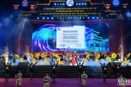 Quang cảnh lễ hội.