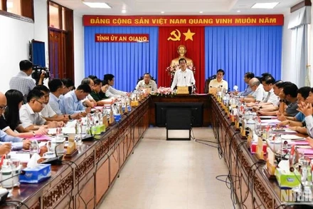 Quang cảnh cuộc họp.