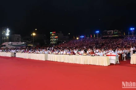 Các đại biểu tham dự lễ hội.