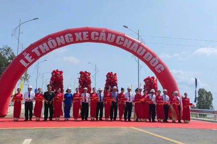 Lễ thông xe cầu Châu Đốc.